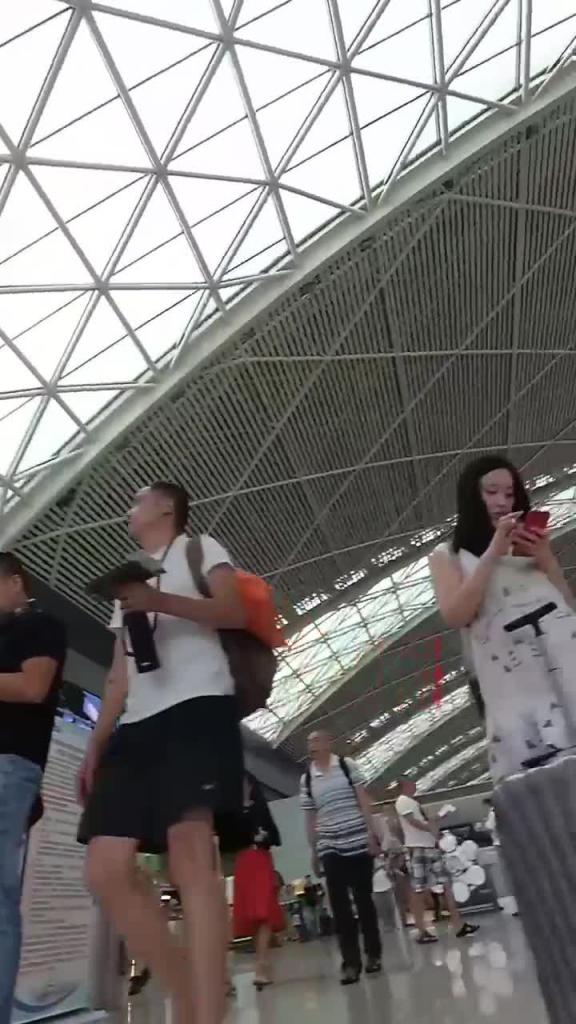 抄底颜值堪比女明星,妹子好漂亮,蕾丝性感白内,同学逛街的沈阳音乐学院美女学生 预览截图 9