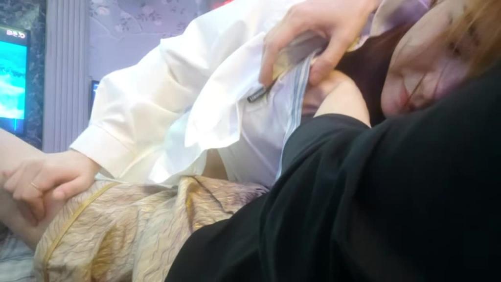 精品推荐 稀有19岁萝莉妹兼职技师 穿着JK制服服务很到位 被按的很是舒服 鸡巴硬绑绑的 直接强行舌吻 摸奶 舔他奶子 预览截图 9