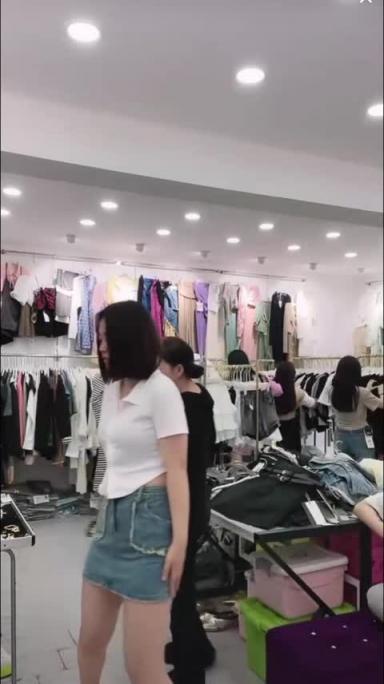 国产黑料吃瓜 河南潮范女装店偷拍女顾客换衣服 预览截图 5