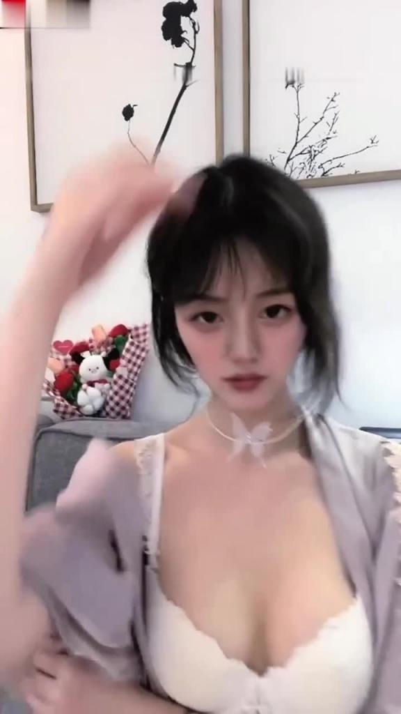 【重磅推荐极品女神下海做黄播】私密视频流出,干净肥穴好想舔 预览截图 10