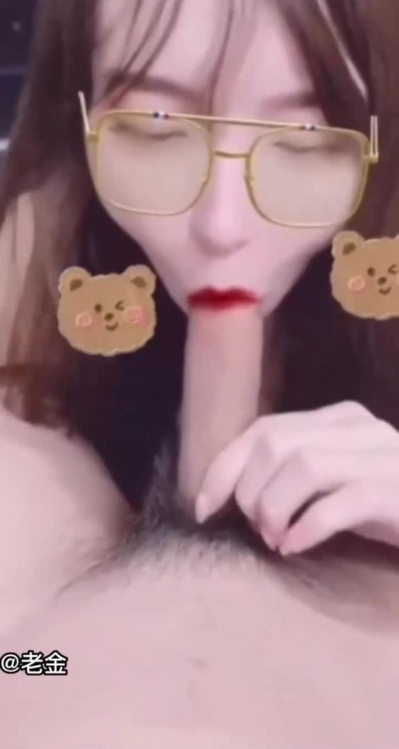 武汉大学校花【槿晓婷】骗财骗色，酒店约炮极品身材的小女友完美露脸。 预览截图 2