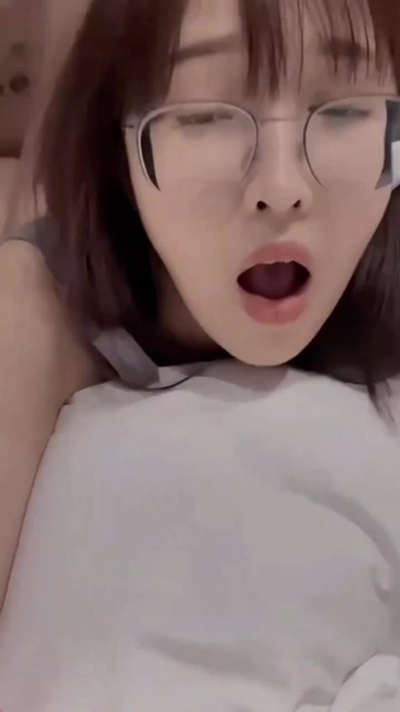 后入眼镜反差婊 预览截图 6