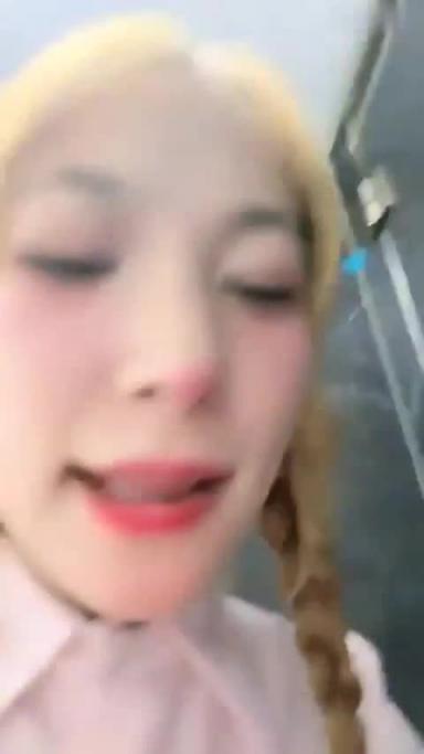 【户外野战】和几个舔狗线下见面火锅店内开干厕所大炮酒吧和户外真是胆大包天 预览截图 6