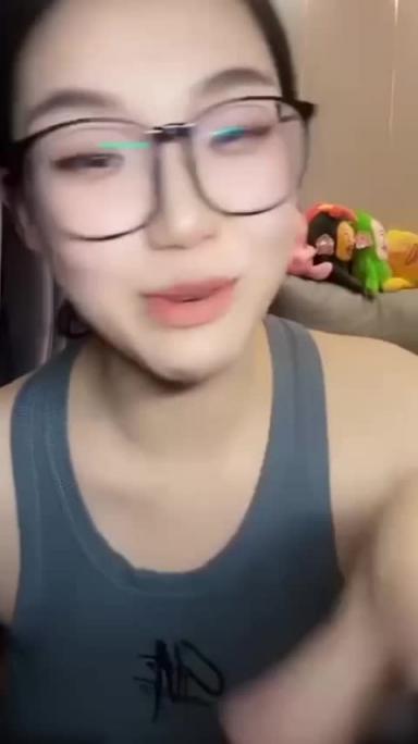 国产巨乳嫩模 巨乳少女直播自拍诱惑 预览截图 10
