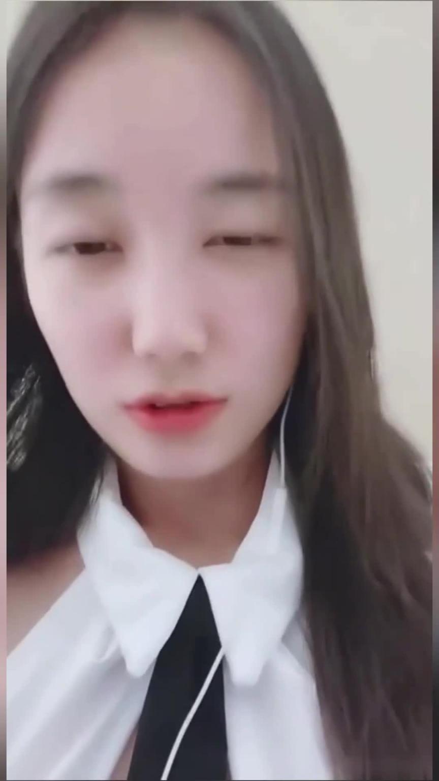 【花椒宁依纯】直播时是被舔逼高潮了吧咬唇表情迷离 预览截图 7