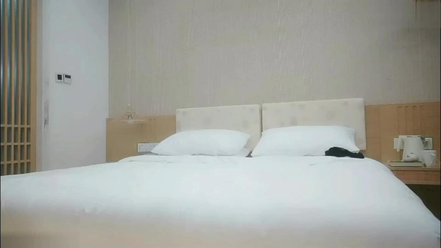 再约外围小姐姐黑丝69各种角度啪啪日入过万酒店真实偷拍 预览截图 10