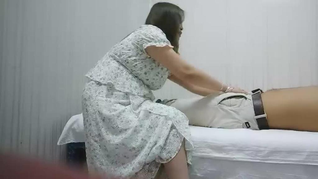 按摩店无套内射巨乳熟女,肥逼很会夹高潮大喊:来了老公2 预览截图 2