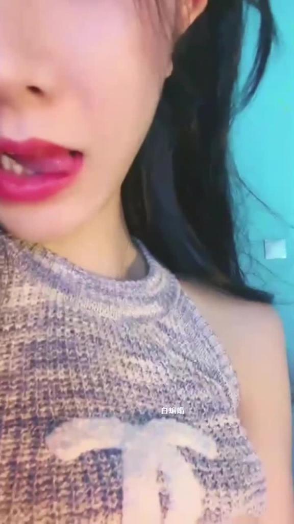 露脸直播真他妈的骚,丝袜翘臀诱惑道具抽插不停 预览截图 9