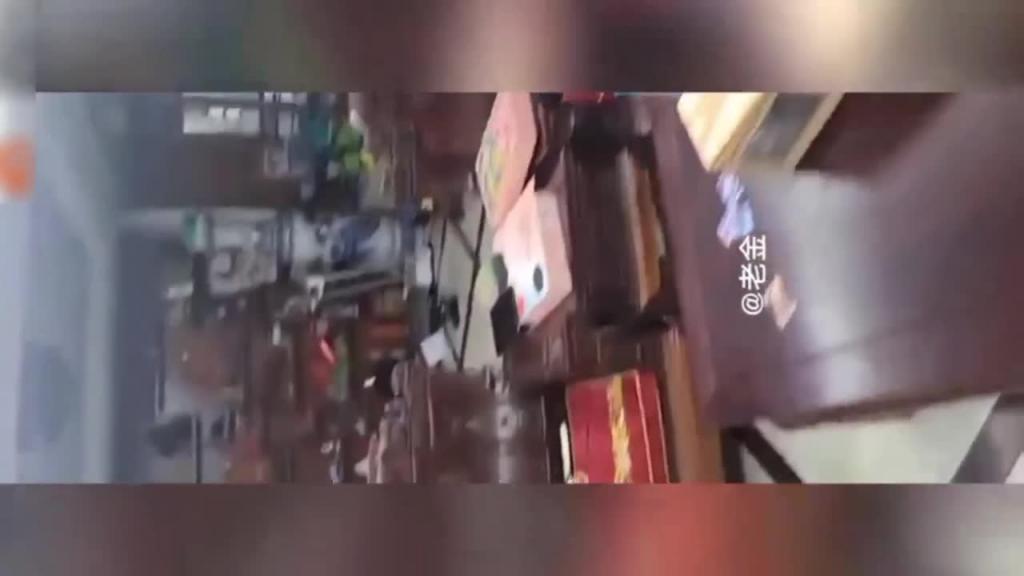 青岛90后真实夫妻泄密，极度绿帽奴 经常分享老婆给单男操，开着大奔的骚人妻 预览截图 2