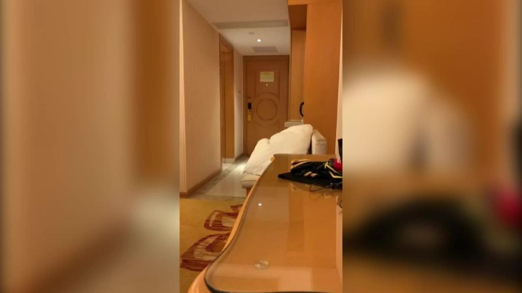 小伙找上父亲，一起操媳妇 预览截图 8