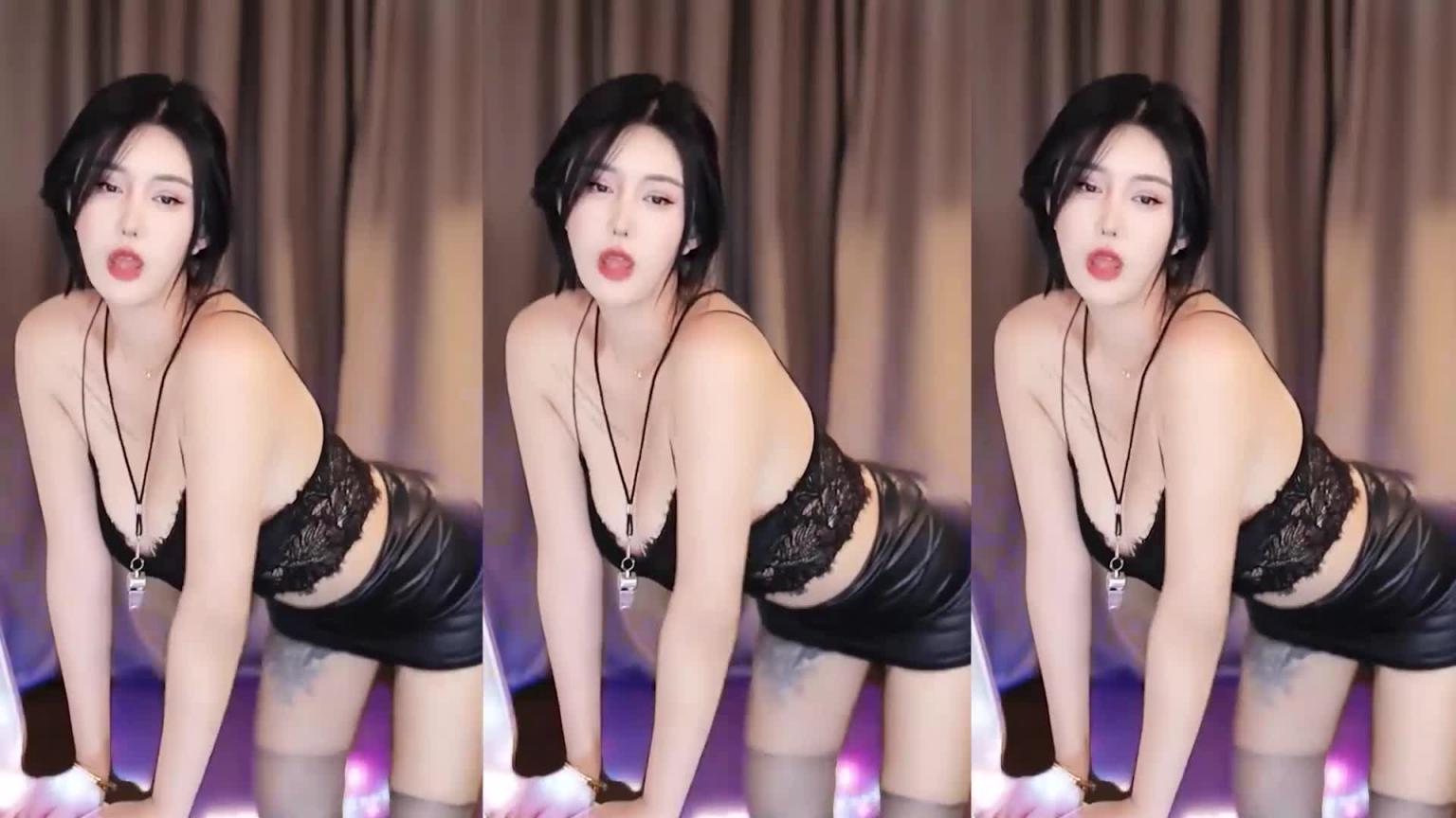 网易CC直播【依阳baby】巨乳翘臀丝袜美腿性感骚舞福利 预览截图 3