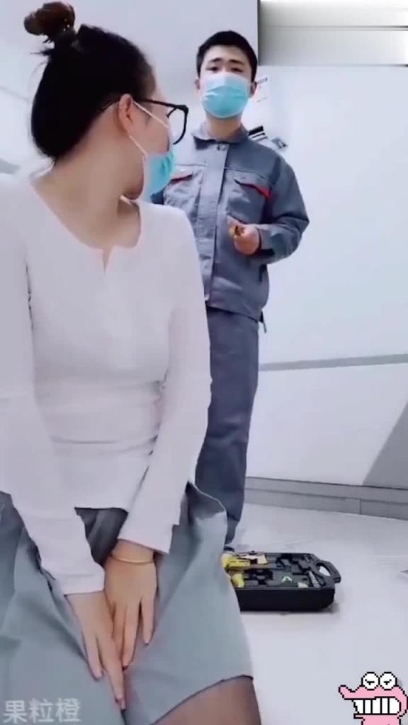 骚货开档黑丝勾引水电工 预览截图 11