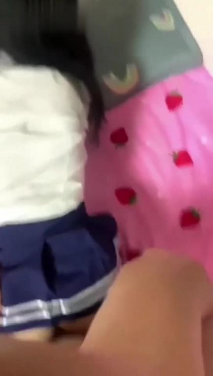 害羞的初中女友不让拍脸 预览截图 9