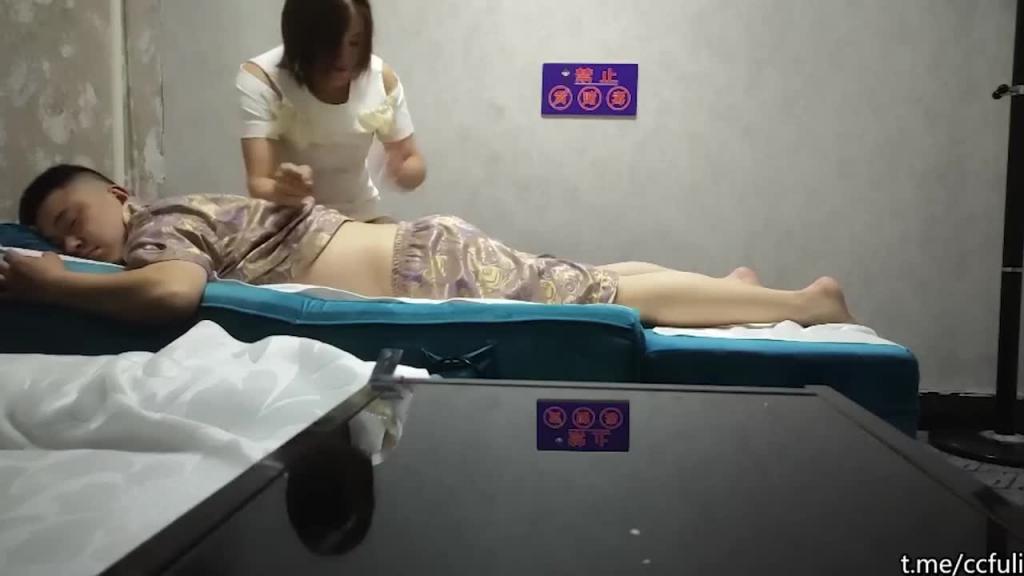【城中村按摩】长腿人妻女技师_还在哺乳期就出来工作了_G奶一按就喷_灵活骚脚让我射了两次 预览截图 3