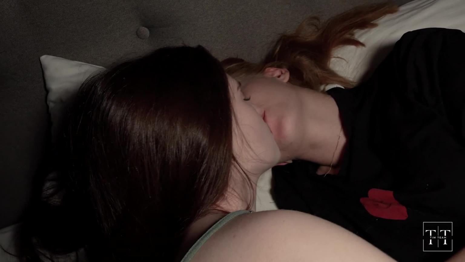 这个女孩被我的手指弄得湿透了 LGBT 预览截图 1