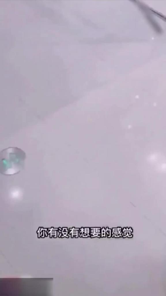 【兄妹乱伦】妹妹带上跳蛋逛商场...公厕...车震 预览截图 5