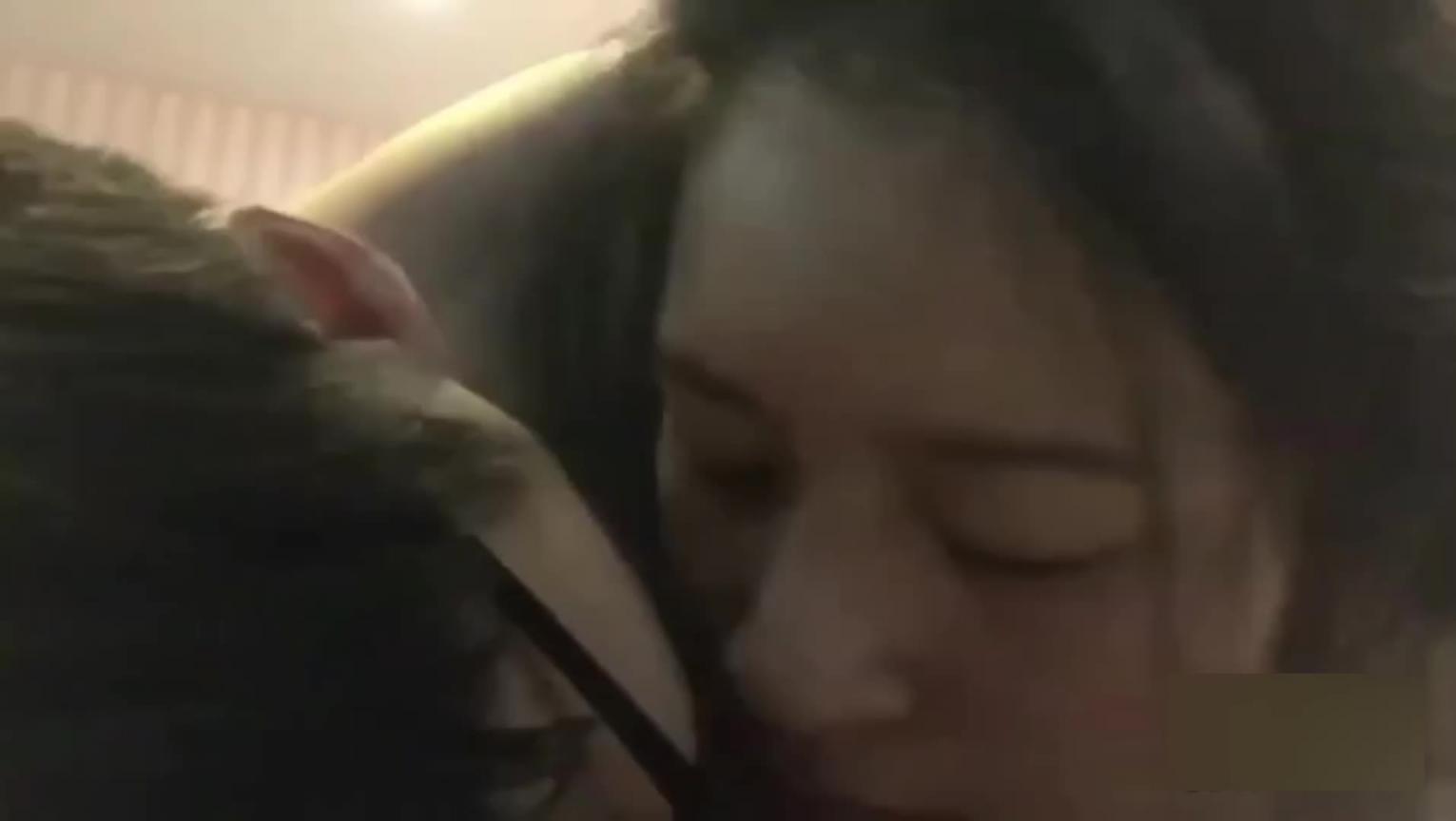 家庭乱伦表姐偷情乱伦爽的表姐叫老公 预览截图 5