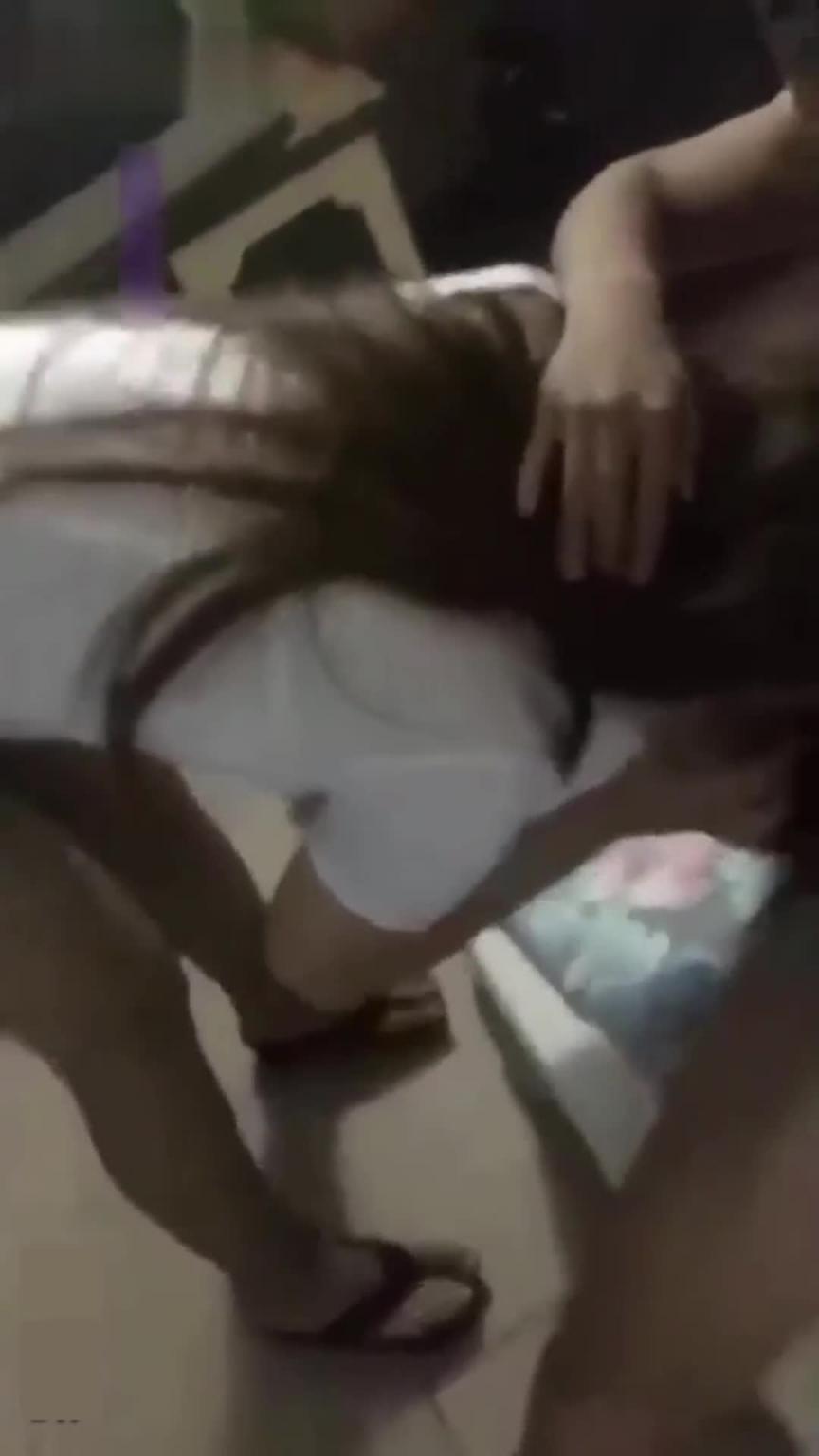 【全网封禁】珠海艺术学院「王东瑶」诱惑闺蜜男友上演淫乱性生活 预览截图 9