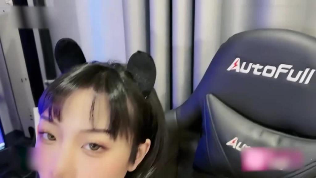 【不伦之秘】电竞小野猫被亲哥哥胁迫内射-紫萱_1 预览截图 1
