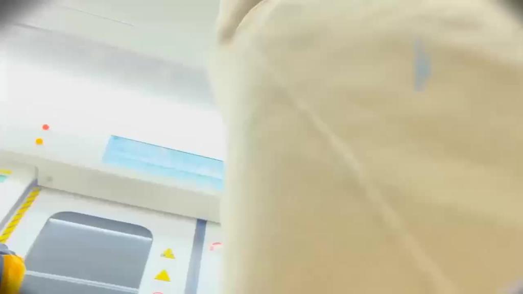 【高清街拍】成都第一城偶遇不穿内裤闷骚女神 欣赏无毛肥穴 预览截图 9