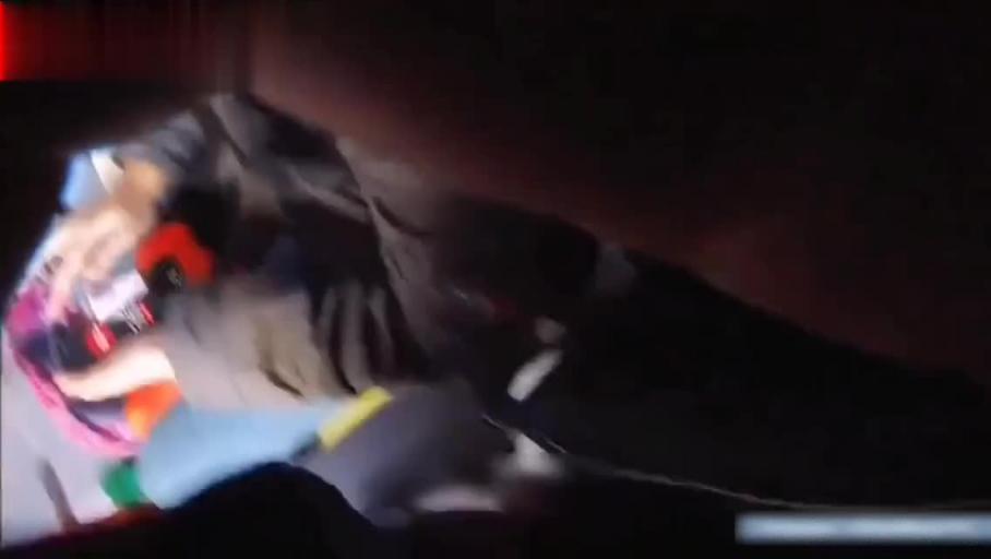 【你没看过的街射露鸟顶臀】公交车上露鸟大鸡巴戳到美女手上了 预览截图 5