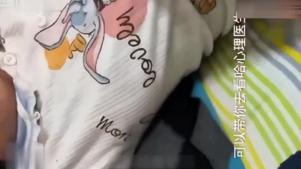 【母子乱伦】真变态勾引妈妈做爱，附上真实聊骚聊天记录 预览截图 3