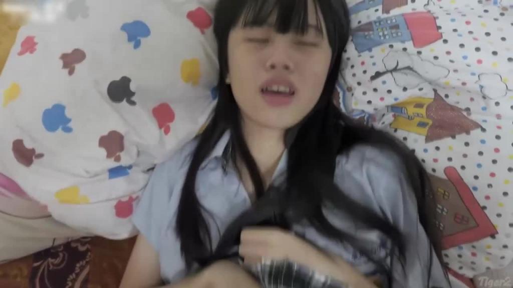 开苞纯情学生妹怯生生羞涩的可爱.mp4 预览截图 5