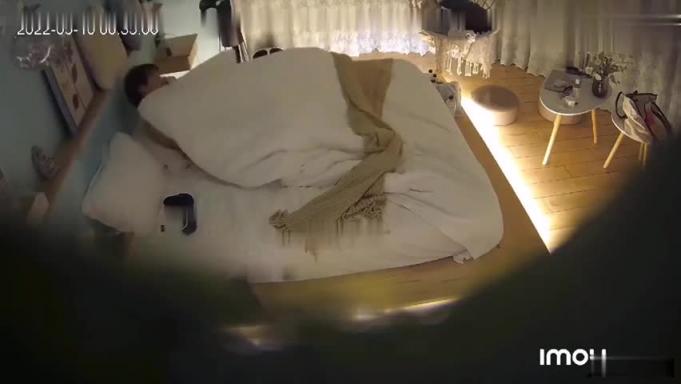【偷拍精选】大神灌醉酒吧女神,反差婊巨乳抓着鸡巴疯狂吸精液 预览截图 3