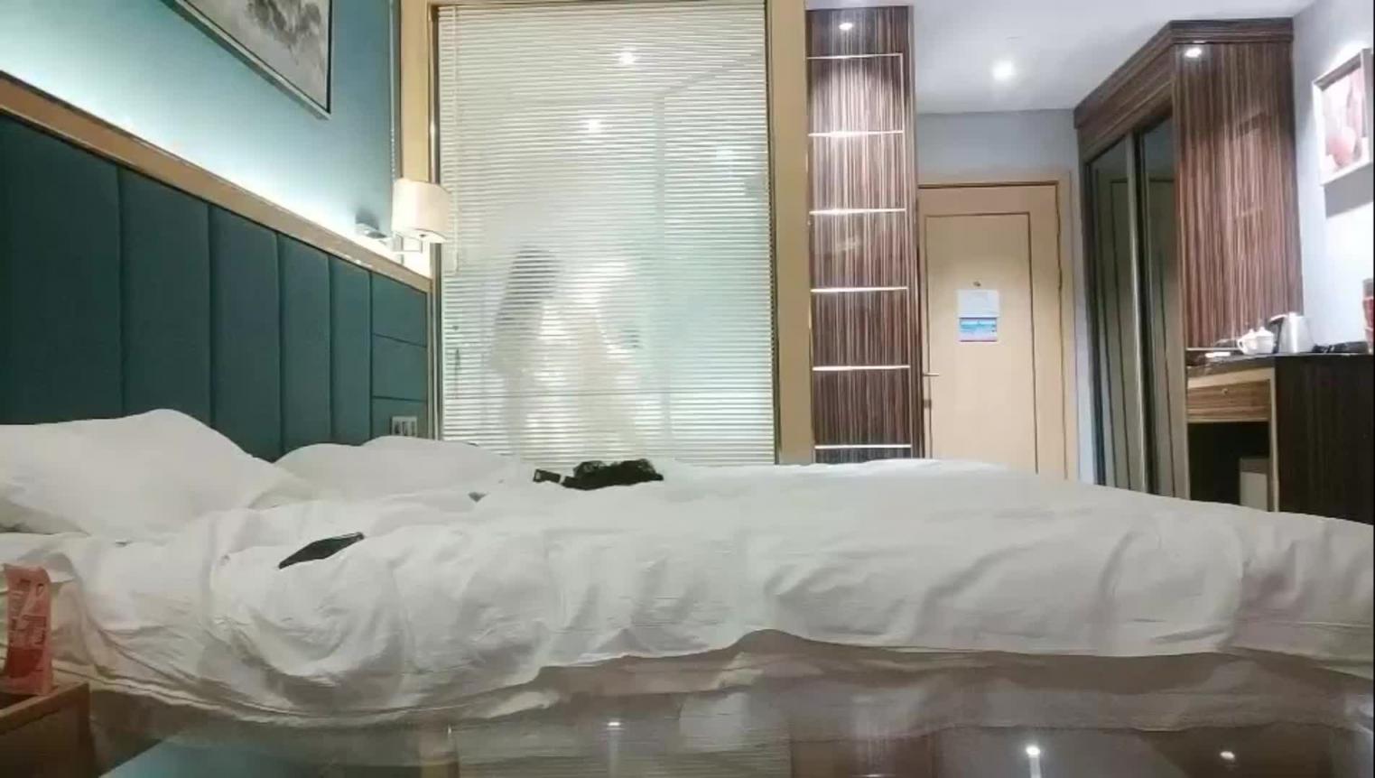 【万人求_老金强暴式性爱教学】揪着头发按着头后入,母狗式爆操 预览截图 12