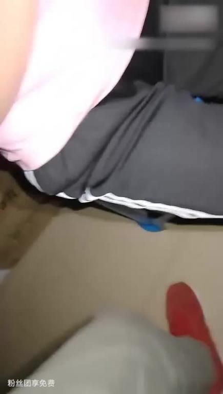 【真实乱伦】叔叔威逼利诱玩游戏的侄女,精液射满子宫 预览截图 2
