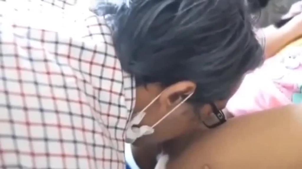 瘫痪爷爷在床被孙女诱惑到反射起跳乱伦 预览截图 7