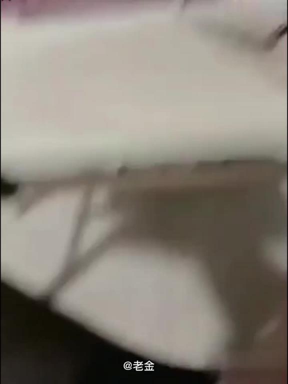 淄博六中教师后妈刘萍与儿子乱轮,儿子偷继母内裤撸管,后妈挑逗儿子乱伦偷晴。 预览截图 6