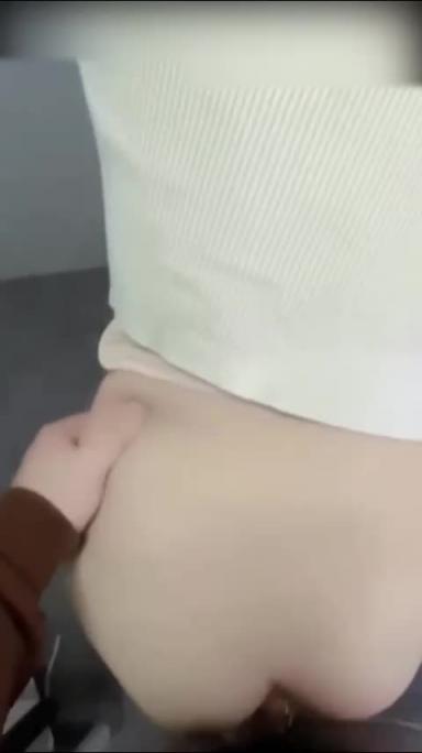 真实乱伦现场 和表妹在卫生间里不伦 预览截图 10