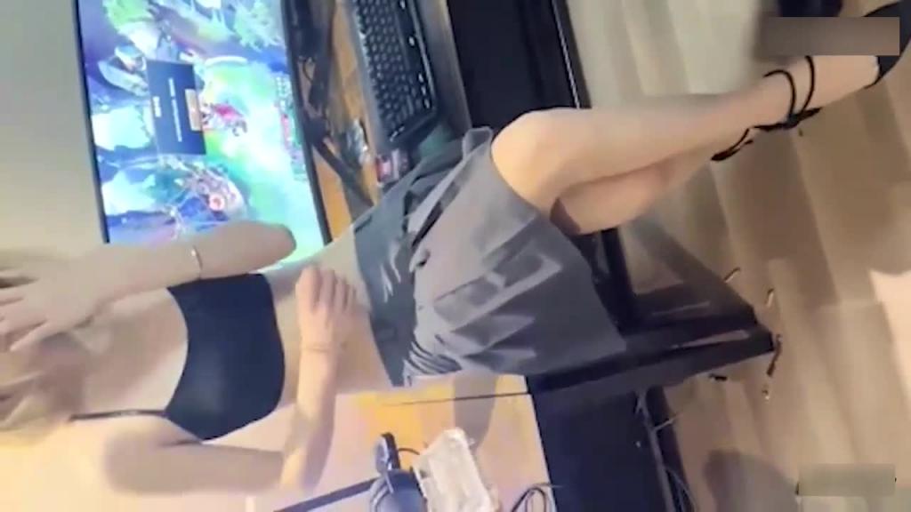 【网咖陪玩】网咖白金VIP服务，精神小妹上下皆粉 预览截图 9