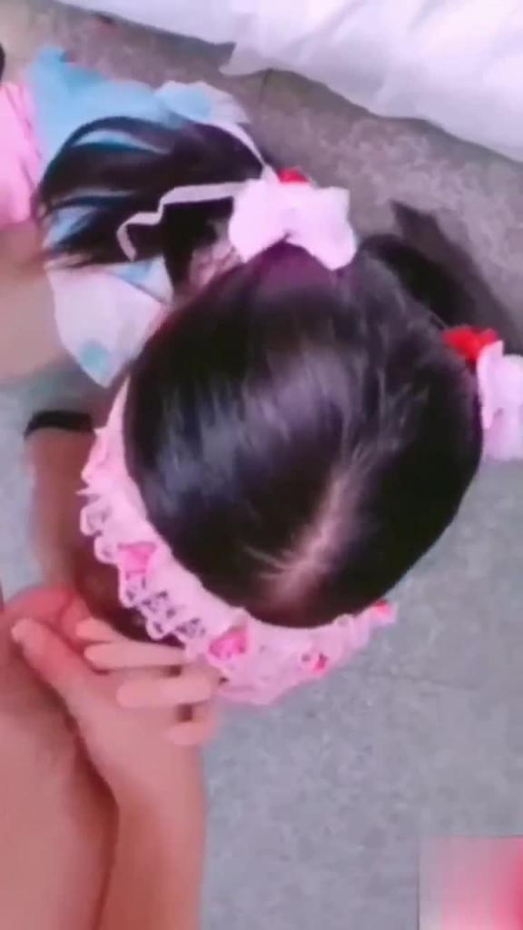 高中俏皮萝莉缺钱卖处大叔不懂怜香惜玉顿勐插处女血染红大屌! 预览截图 2