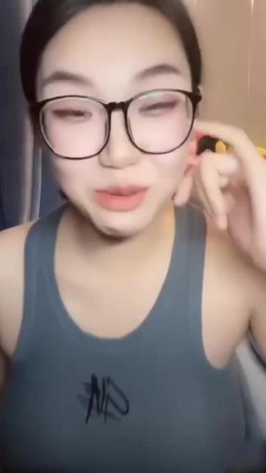 国产巨乳嫩模 巨乳少女直播自拍诱惑 预览截图 9