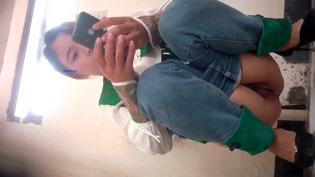 商场女厕全景偷拍极品高跟少妇张着血盆大口的肥美鲍鱼 预览截图 2
