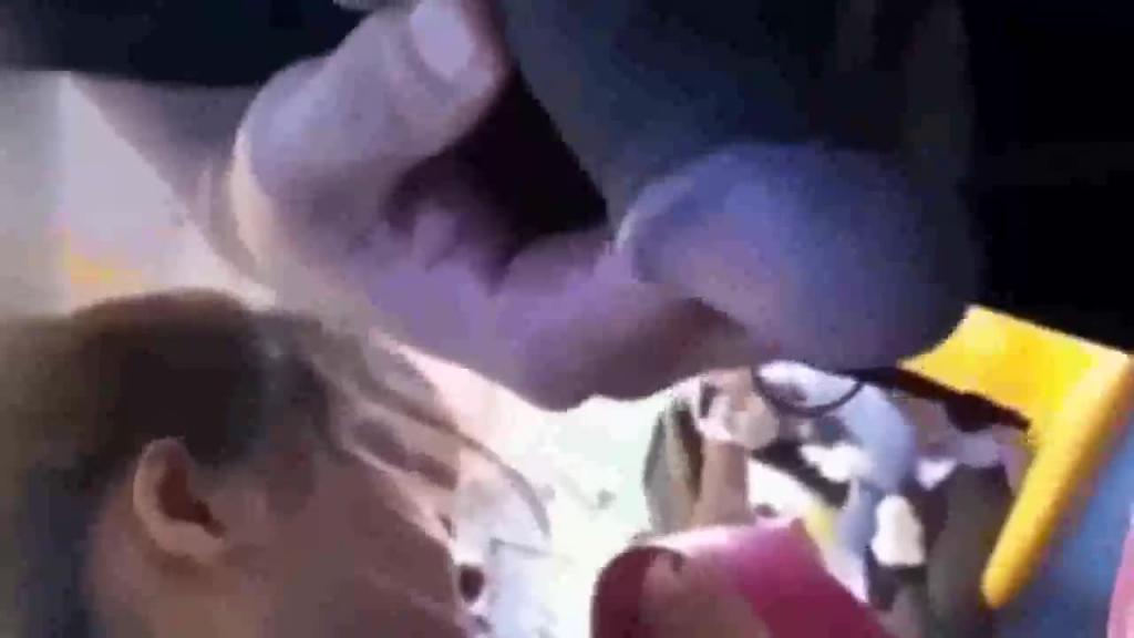 【奇葩街射系列】专挑史上美女跟踪到家门口顶臀射精到人家屁股鞋上 预览截图 9