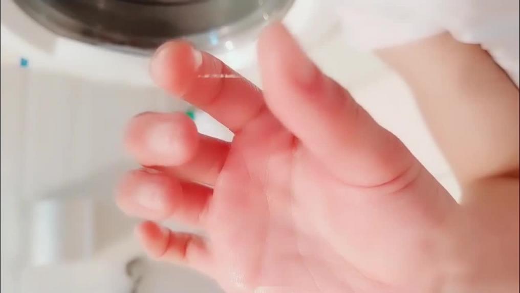【纯欲天花板童颜KIK】无毛嫩穴骚逼自慰喷水 预览截图 10