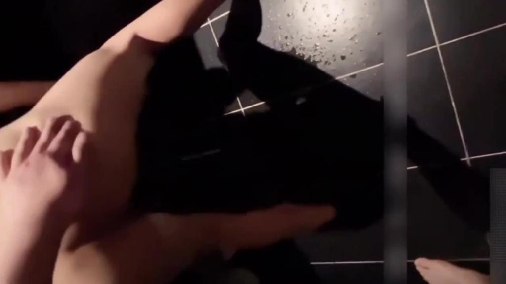 极品母狗学姐狗叫摆狗姿势,在烂尾楼车震后入骚话不停 预览截图 12