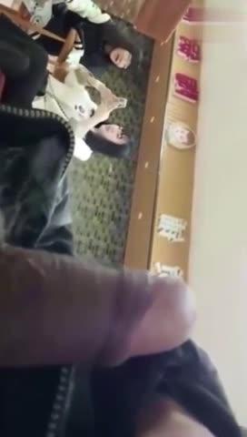 让人妻强行摸鸡吧【高清街射】翻车了!翻车被抓小丁丁!演唱会爆顶学妹-射到小翘臀 预览截图 6
