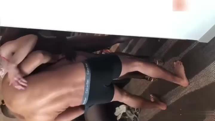 【跪舔黑鬼】不拿国人当人操!黑人母女通吃,操完大学女儿,又来操妈妈。 预览截图 9