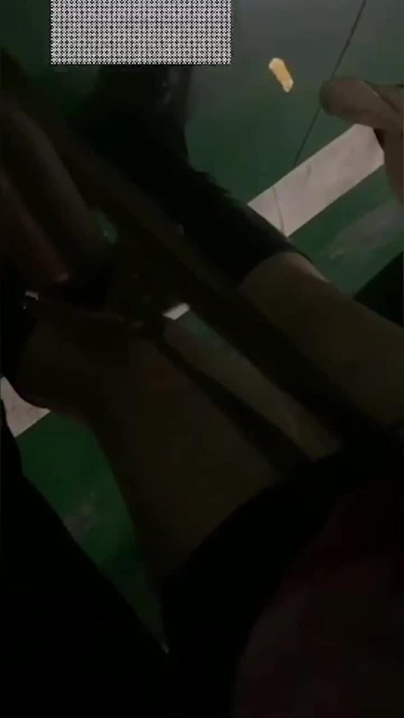 【邵阳停车场轮奸事件】女生醉倒路边被两个男生角落轮奸 预览截图 3