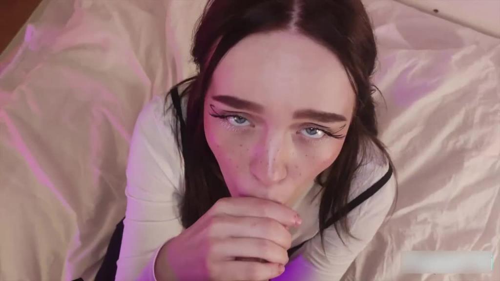 带着鼻环的蓝眼美女狂吸巨根 预览截图 9