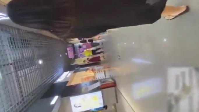 【网爆门事件】网红冯珊珊户外真空露出 预览截图 9