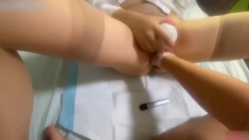 重金调教抖音20w粉反差女网红拳头勐插嫩穴疼得大叫高潮喷水 预览截图 6