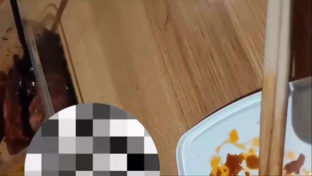 姐姐在一起的第一场疯狂性爱操遍整个房间 预览截图 1