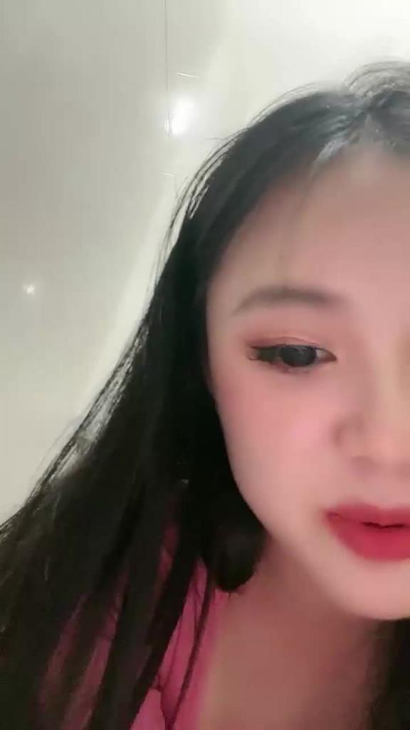极品包臀裙气质美少妇!自慰特写,性感红唇开档内裤,超粉嫩小穴,给我舔。 预览截图 4