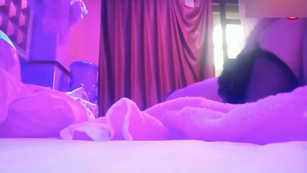 【福利】大神高级会所选妃操东北黑丝少妇艳舞调情—边看黄片一边做爱 预览截图 7
