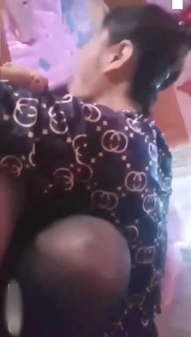 【第一次操丈母娘菊花】辽宁真实小伙媳妇怀孕乱伦40岁丈母娘,岳父去世3年把丈母娘当性奴最后出走 预览截图 2